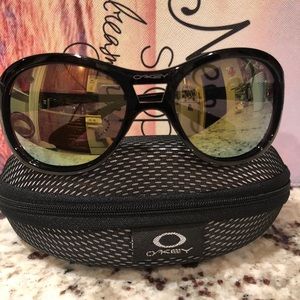 Woman’s Oakley Sunglasses
